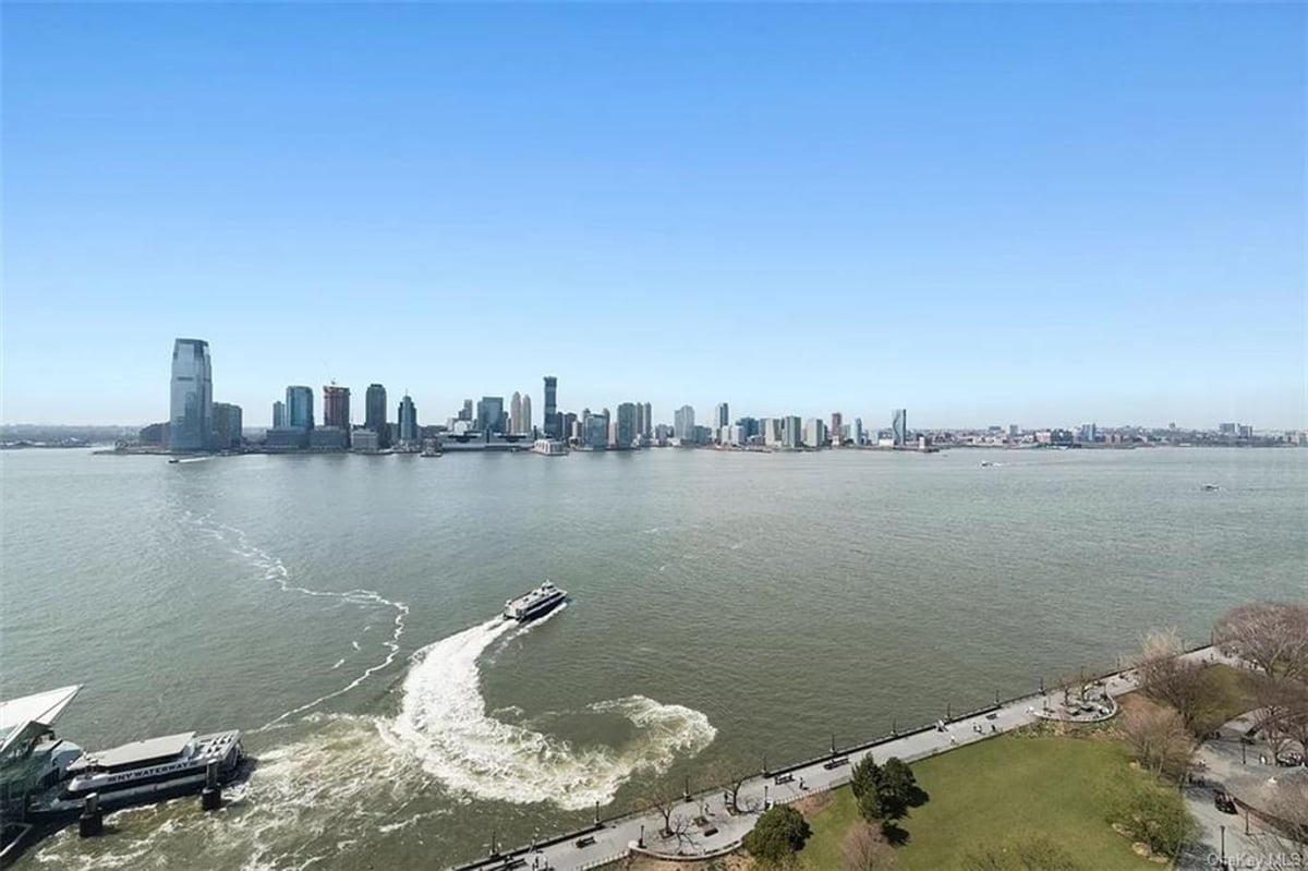 Photo for Riverhouse, One Rockefeller Park - 2 River Terrace Condominium in Battery Park City, Manhattan