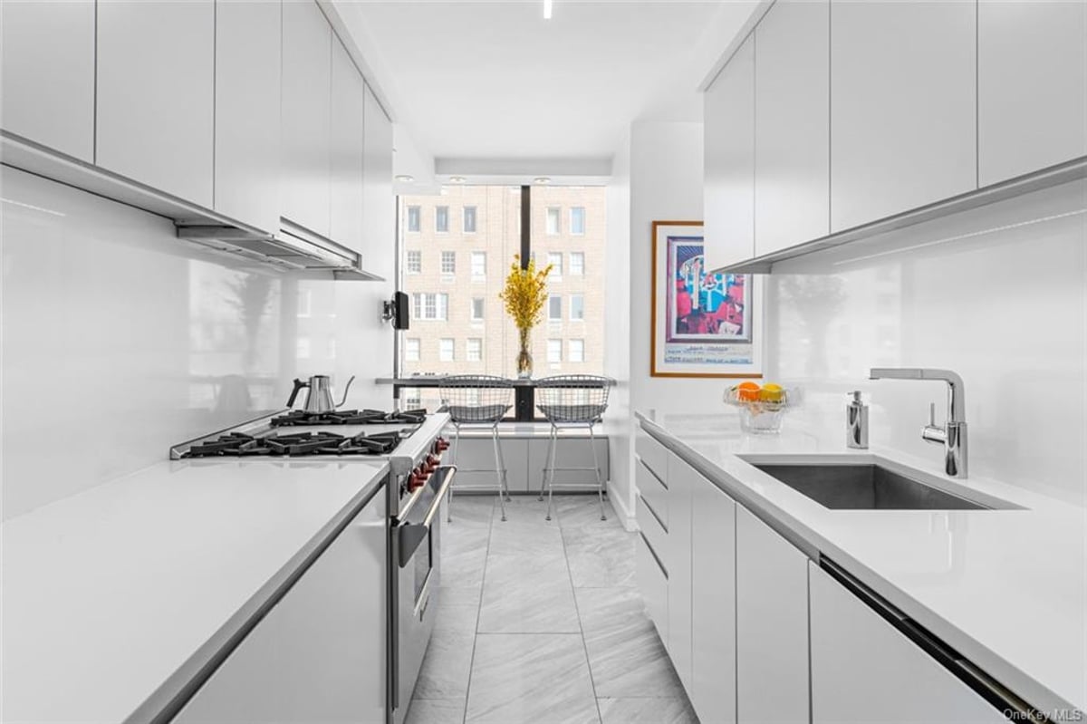 Photo for United Nations Plaza - 870 United Nations Plaza Cooperative in Midtown East, Manhattan