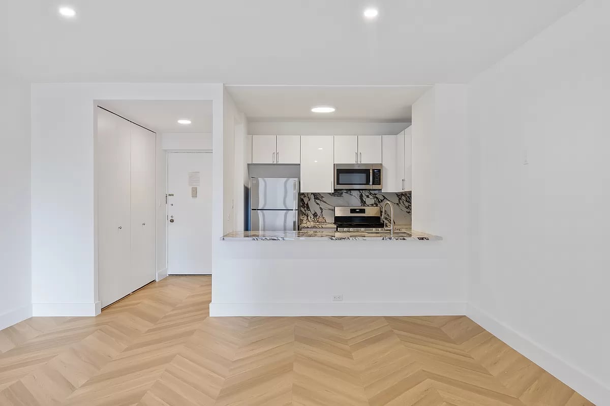 Photo for 600 Columbus Avenue - 600 Columbus Avenue Rental Building in Upper West Side, Manhattan