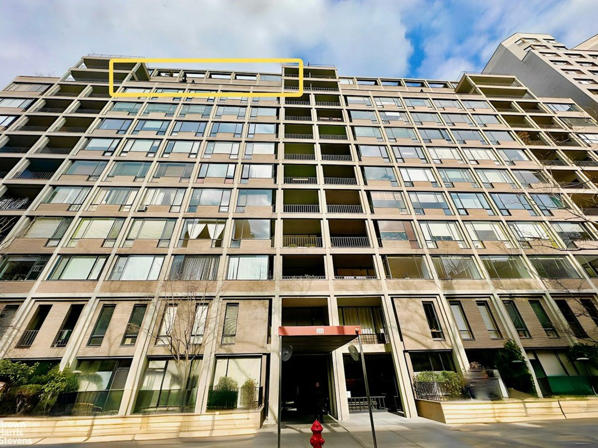 Photo for The Premier - 333 East 69th Street Cooperative in Upper East Side, Manhattan