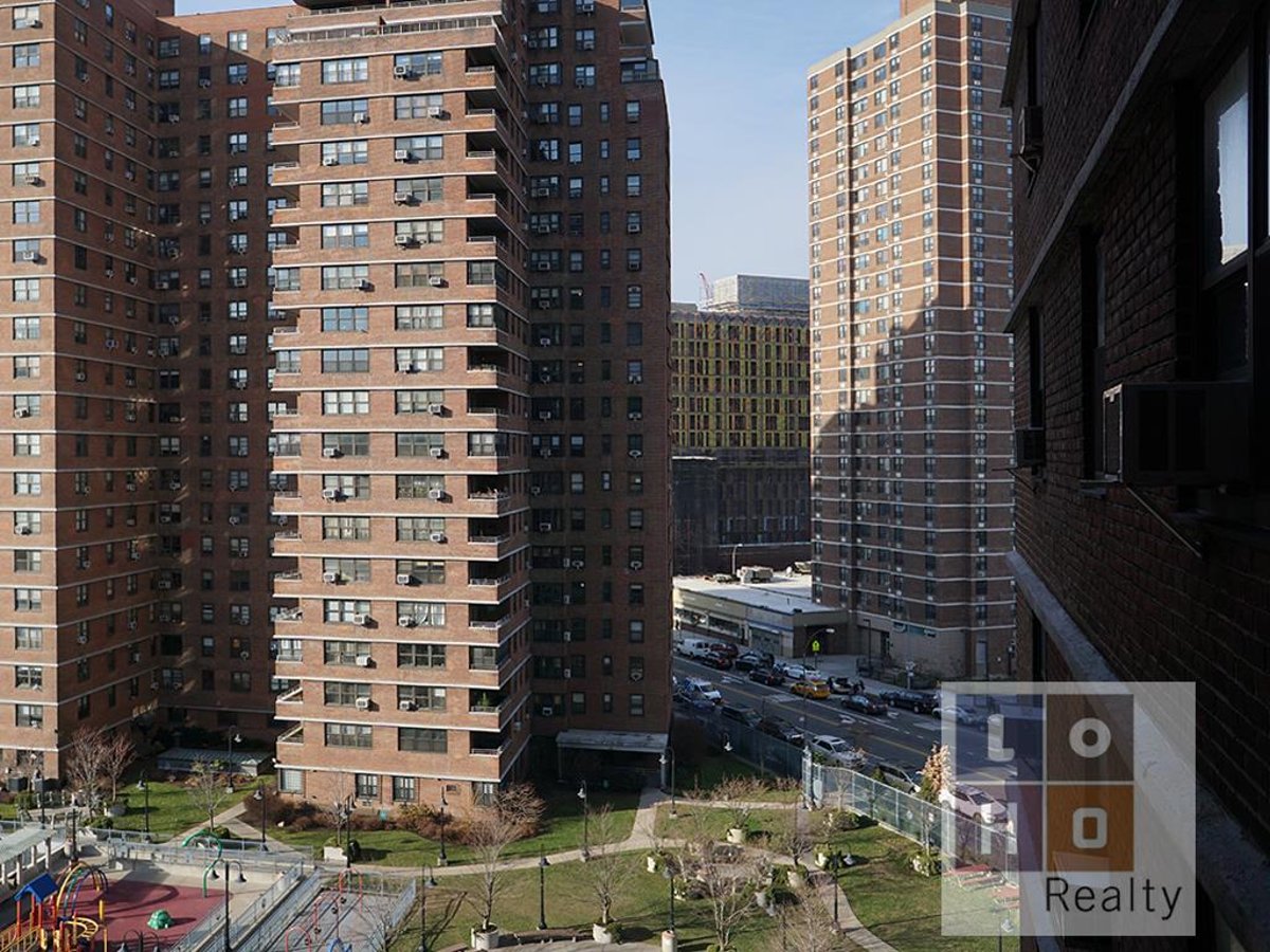 Photo for American Thread Building - 260 West Broadway Condominium in Tribeca, Manhattan
