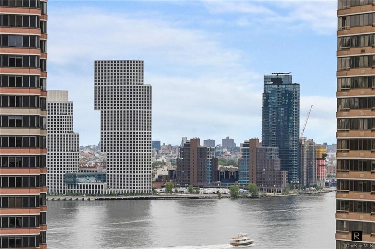 Photo for The Whitney - 311 East 38th Street Condominium in Midtown East, Manhattan