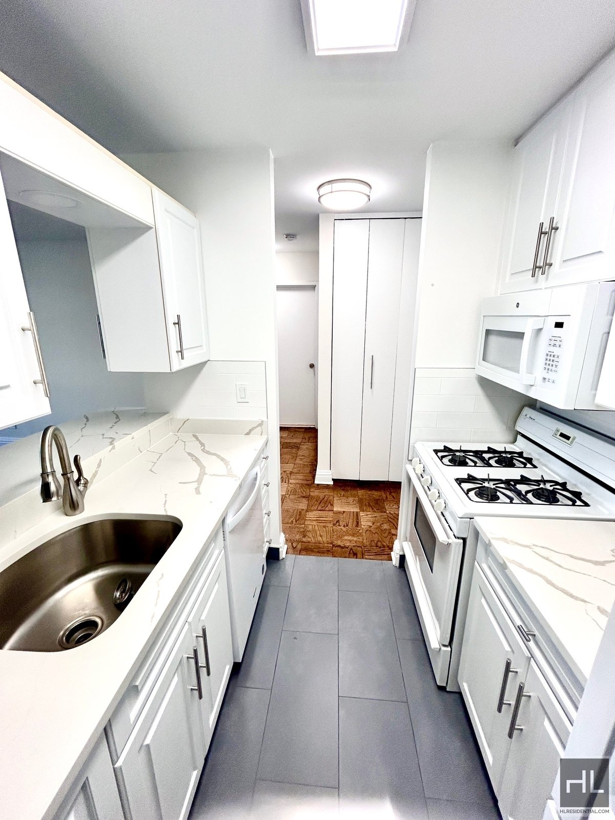 Photo for 400 East 71st Street - 400 East 71St Street Rental Building in Lenox Hill, Manhattan