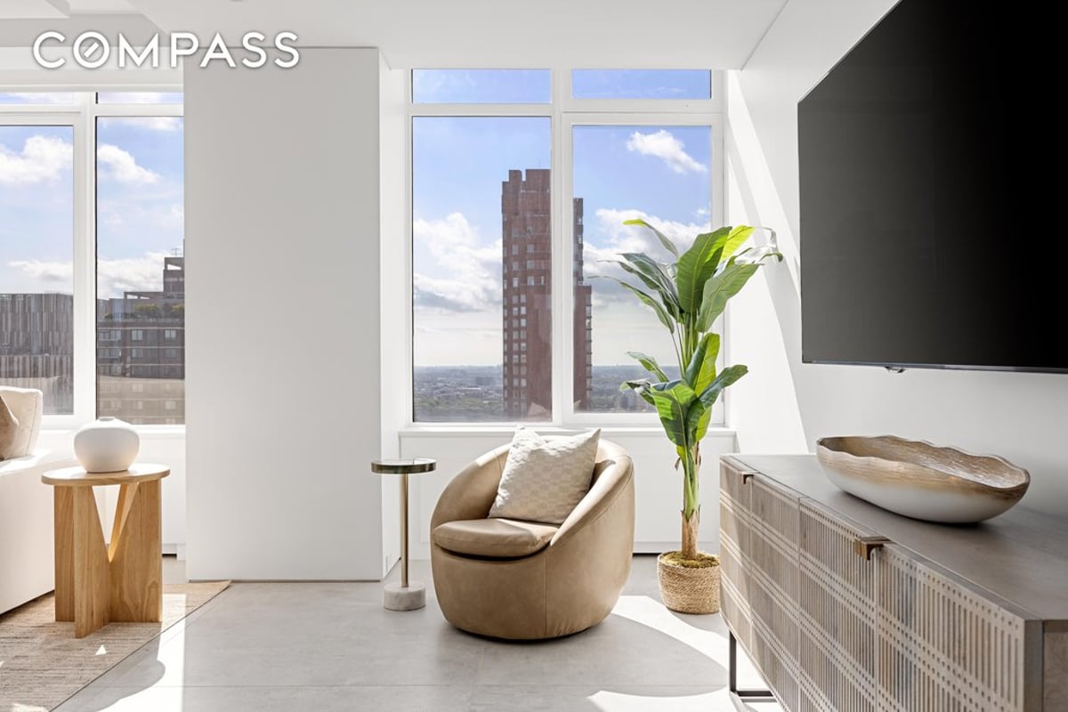 Photo for The Oxford - 422 East 72nd Street Condominium in Upper East Side, Manhattan