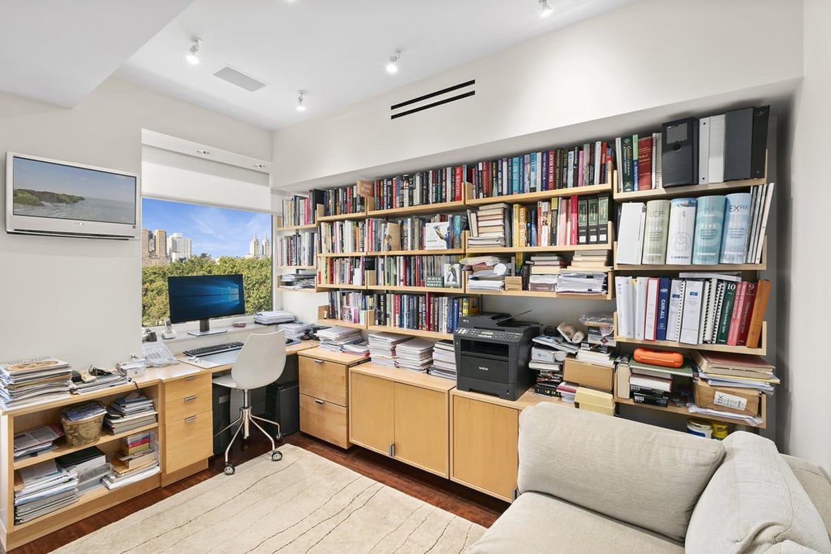 Photo for 860 Fifth Avenue - 860 5th Avenue Cooperative in Upper East Side, Manhattan