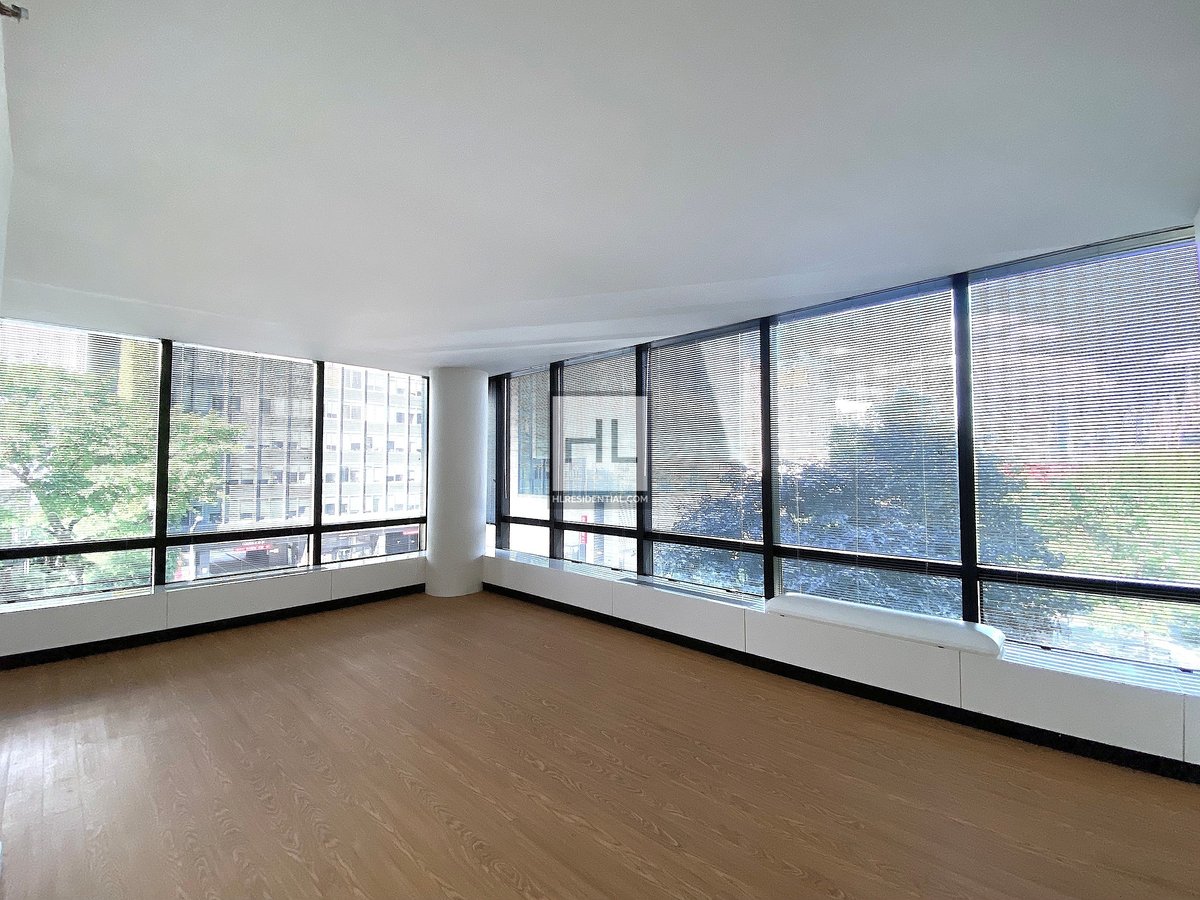 Photo for 1 Sutton Place North - 420 East 60th Street Rental Building in Lenox Hill, Manhattan