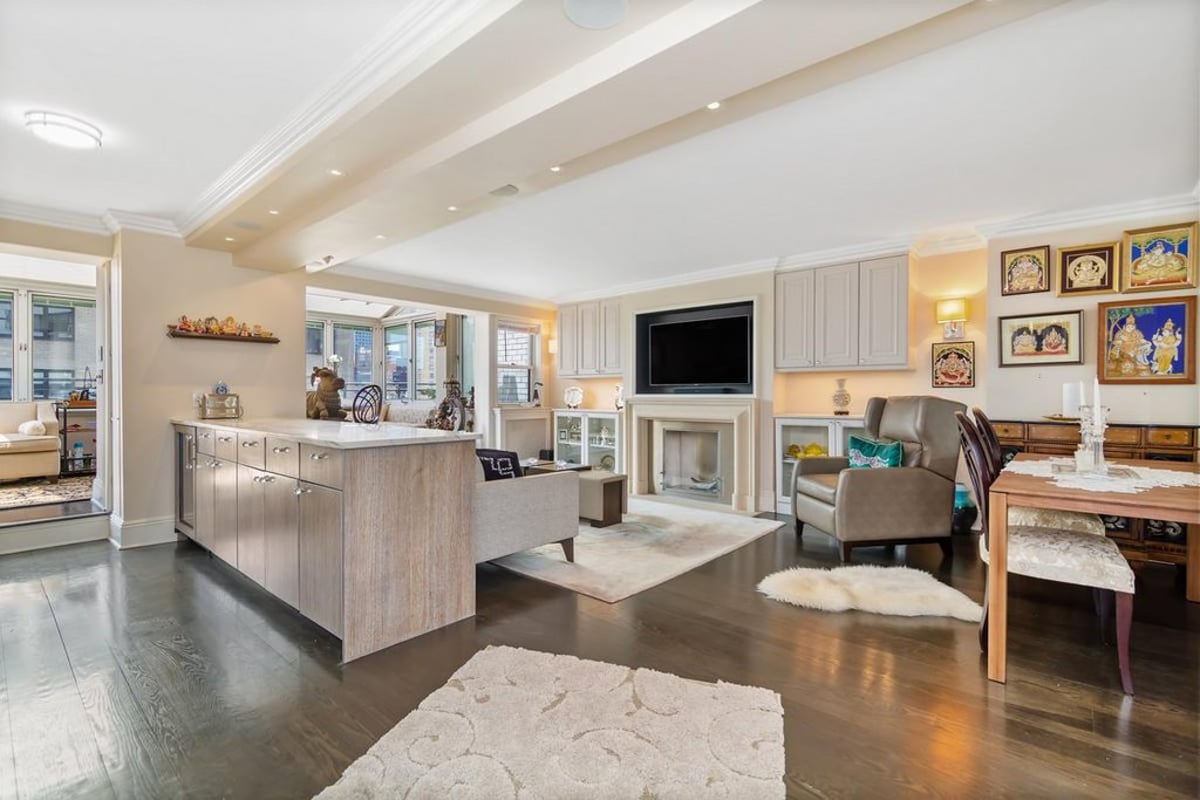 Photo for 155 East 38th Street - 155 East 38th Street Condominium in Murray Hill, Manhattan