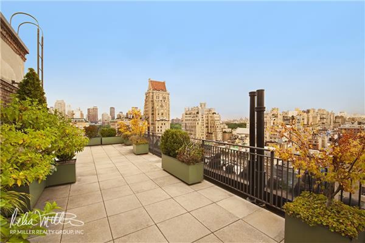 Photo for The Leonori - 26 East 63rd Street Condominium in Upper East Side, Manhattan