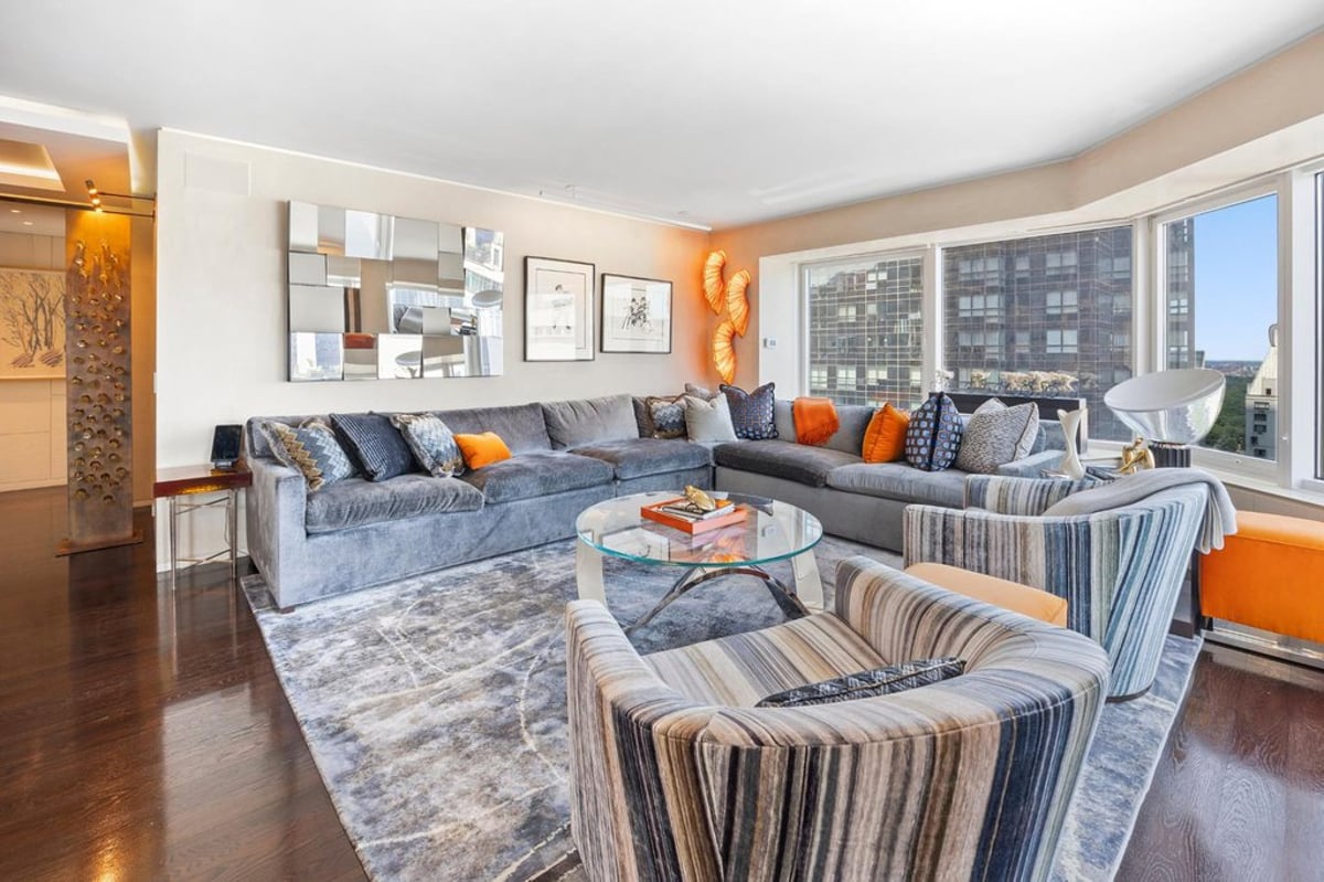 Photo for CitySpire - 150 West 56th Street Condominium in Midtown, Manhattan