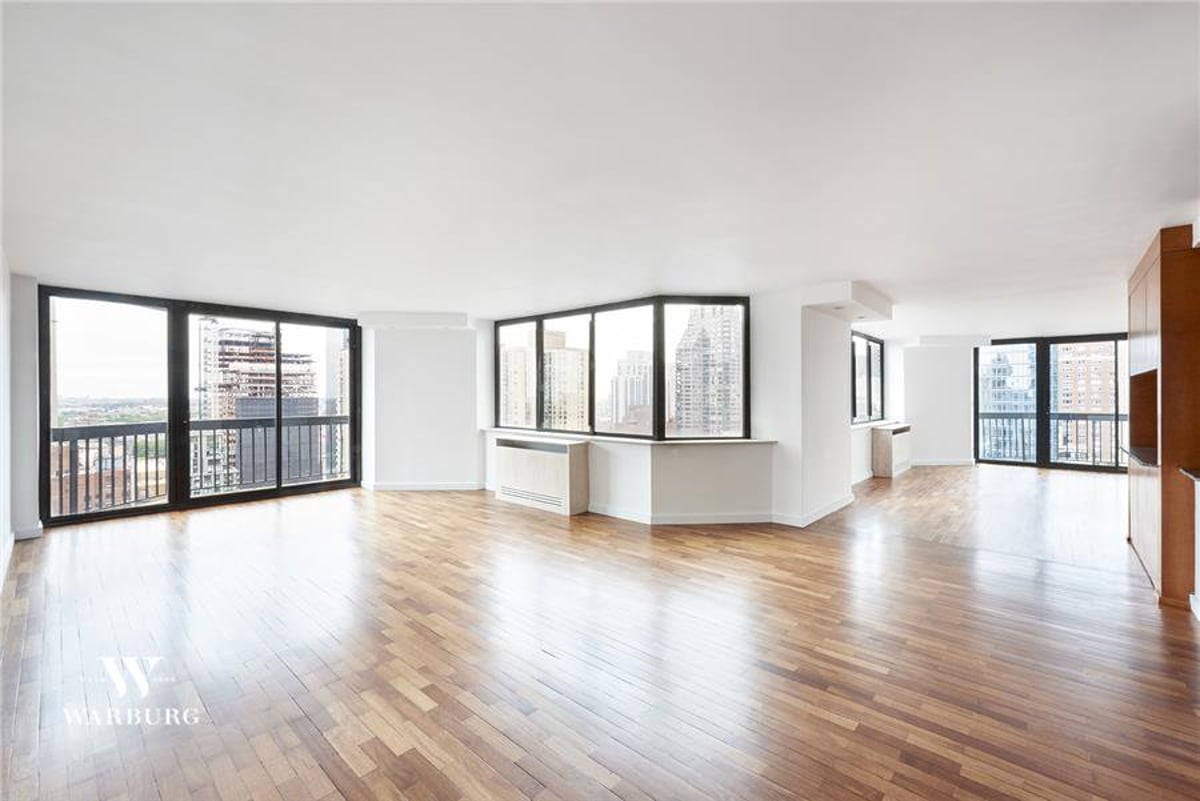 Photo for The Saratoga - 330 East 75th Street Condominium in Upper East Side, Manhattan