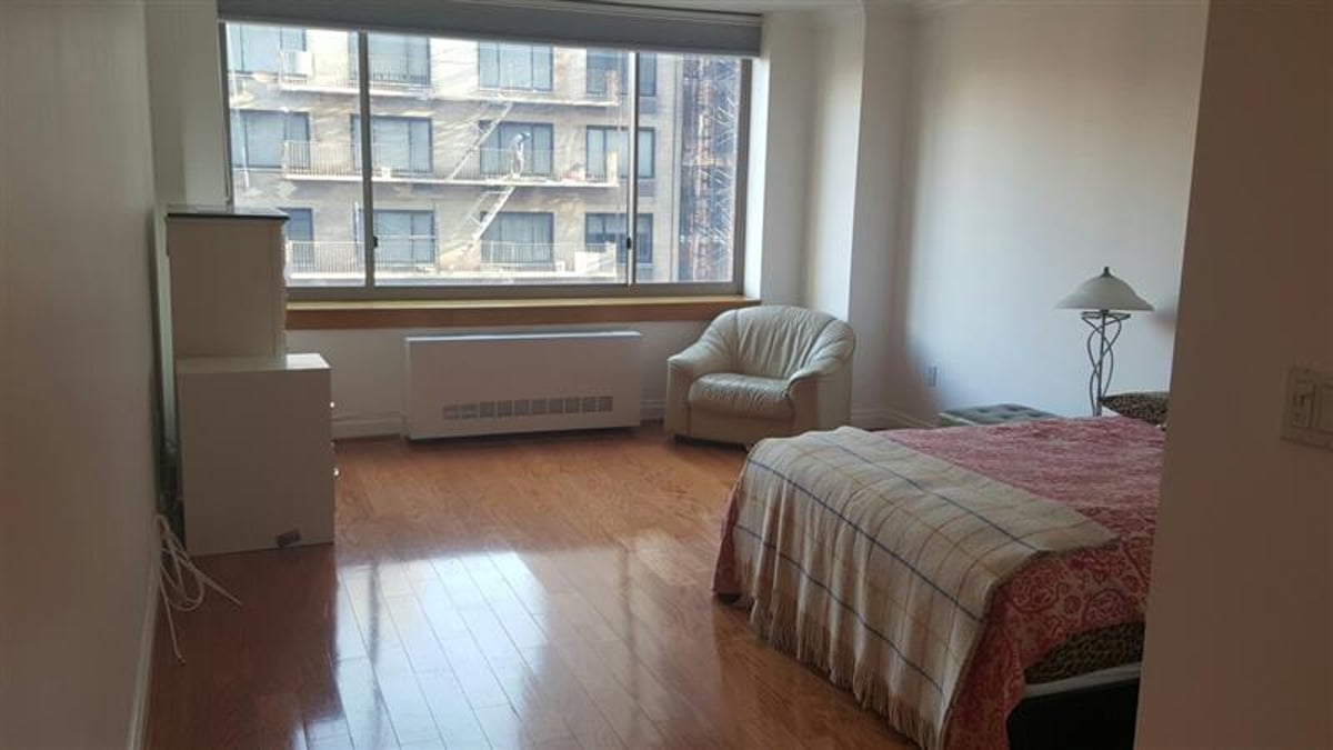 Photo for Wellington Tower - 350 East 82nd Street Condominium in Upper East Side, Manhattan