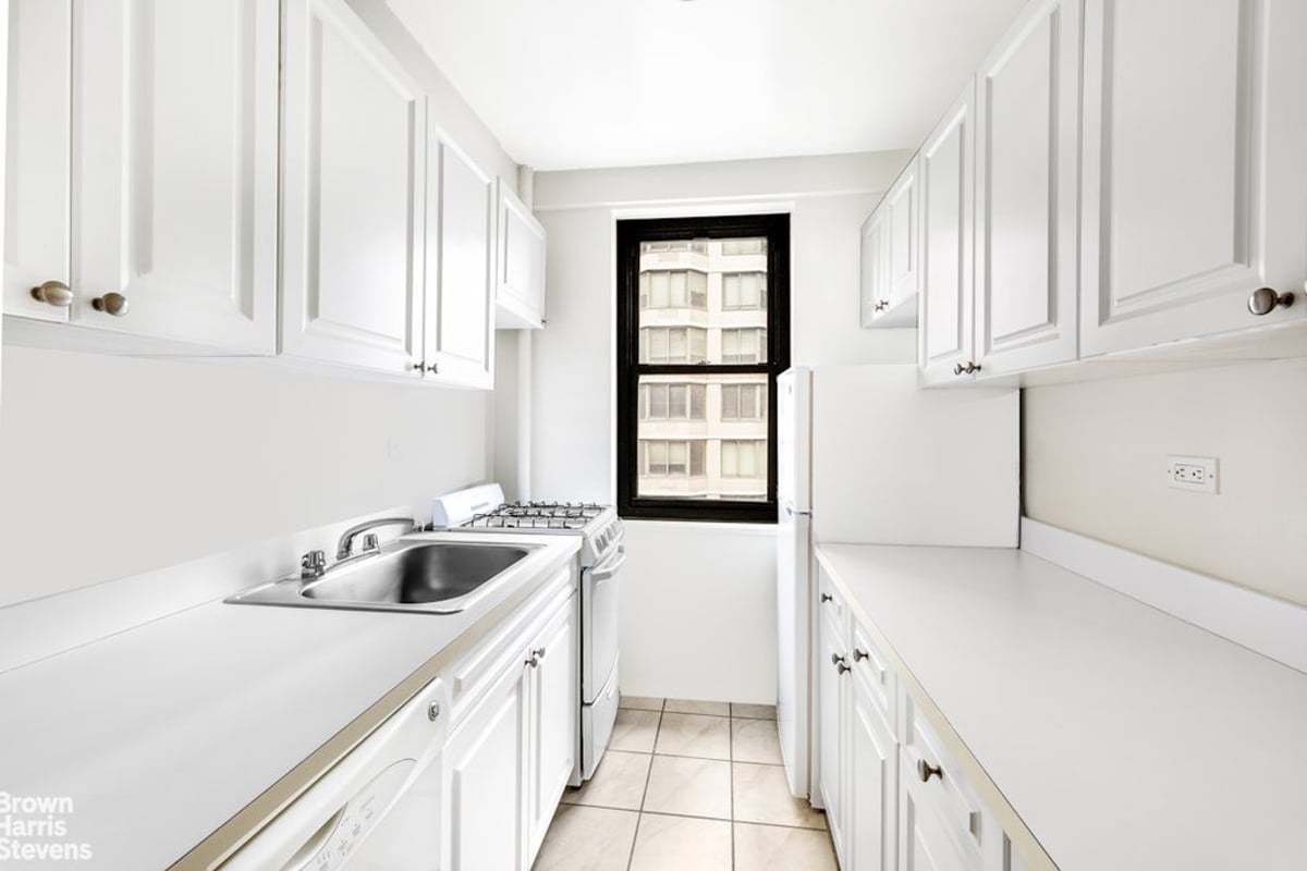 Photo for Timston - 250 East 39th Street Rental Building in Murray Hill, Manhattan