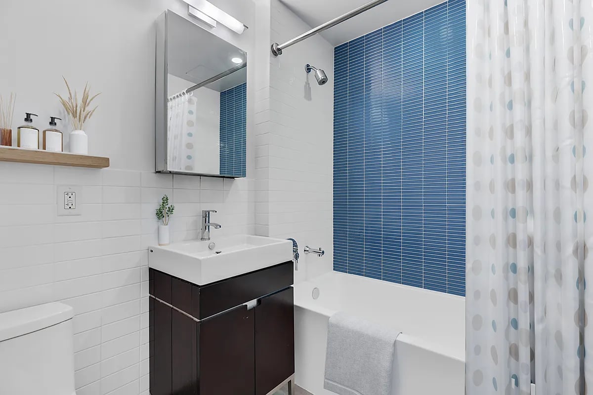 Photo for Frontier - 200 East 39th Street Rental Building in Murray Hill, Manhattan