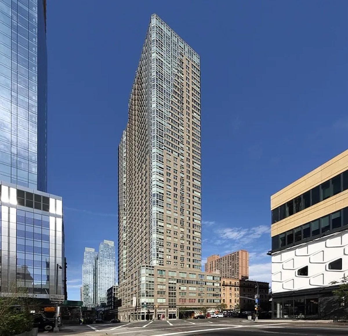 Photo for Hudson Landing - 561 10th Avenue Rental Building in Hell's Kitchen, Manhattan