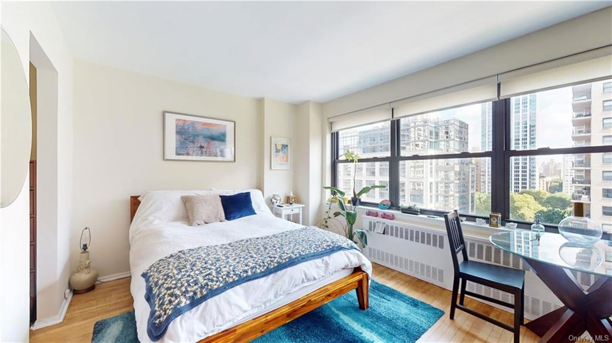 Photo for Lincoln Towers - 185 West End Avenue Condominium in Upper West Side, Manhattan