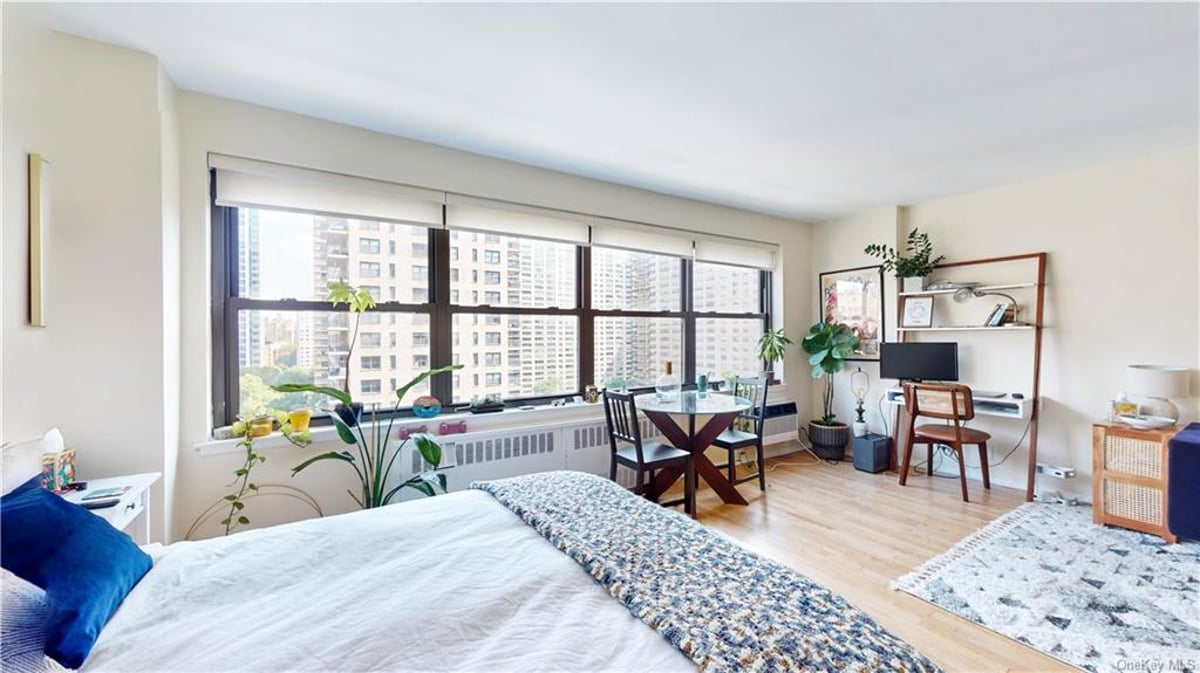 Photo for Lincoln Towers - 185 West End Avenue Condominium in Upper West Side, Manhattan