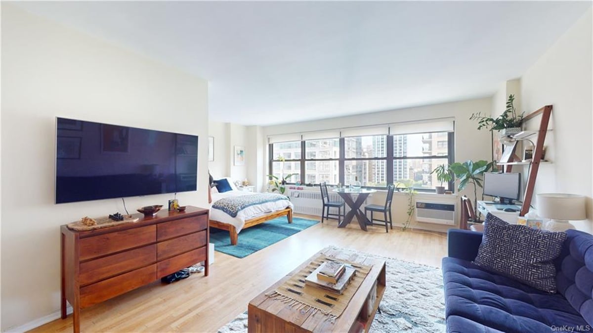 Photo for Lincoln Towers - 185 West End Avenue Condominium in Upper West Side, Manhattan