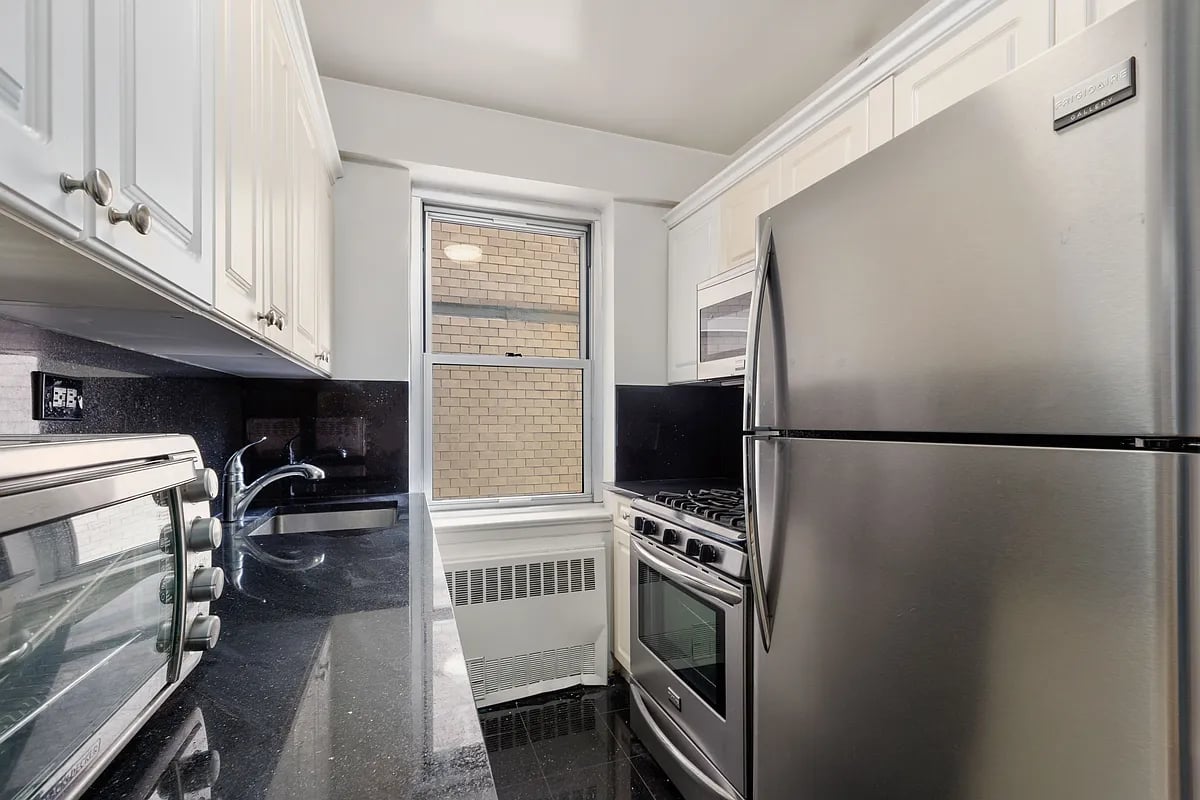 Photo for The Envoy - 300 East 46th Street Rental Building in Turtle Bay, Manhattan