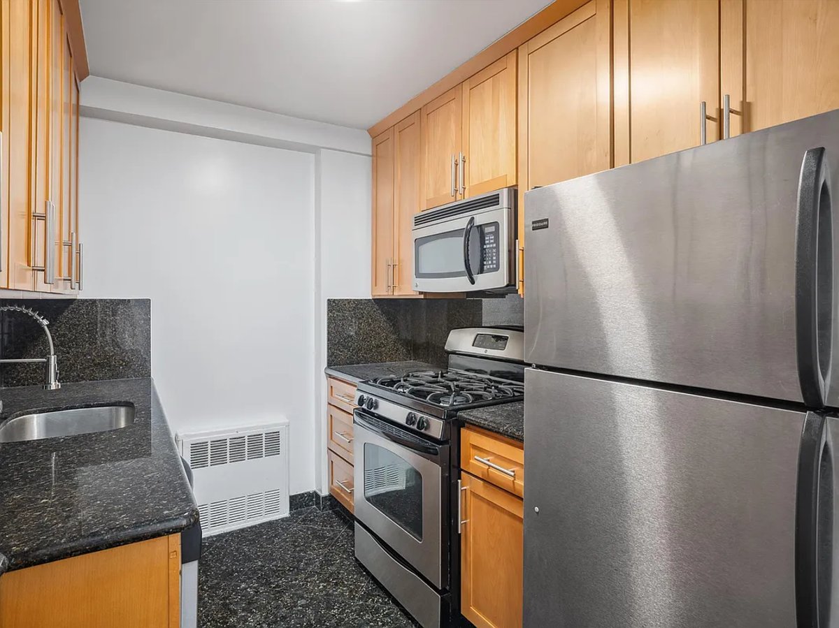 Photo for New Amsterdam - 320 East 23rd Street Rental Building in Gramercy Park, Manhattan