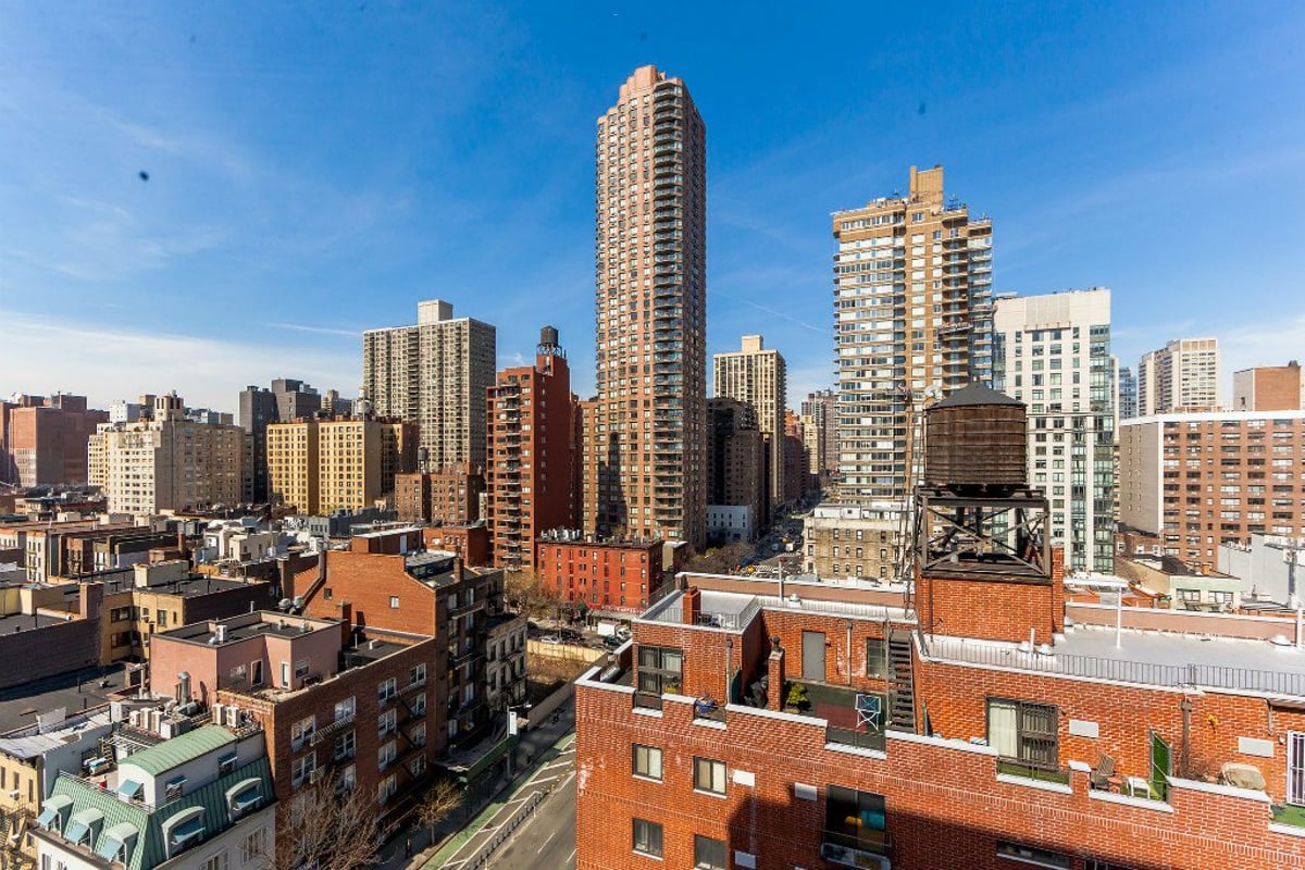Photo for Emery Towers - 400 East 77th Street Cooperative in Lenox Hill, Manhattan