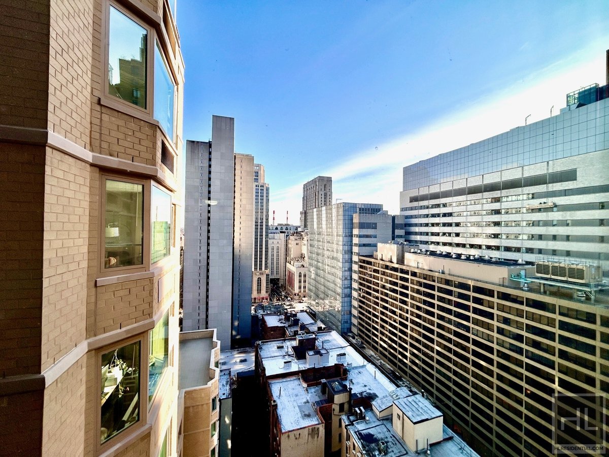 Photo for 400 East 71st Street - 400 East 71St Street Rental Building in Lenox Hill, Manhattan