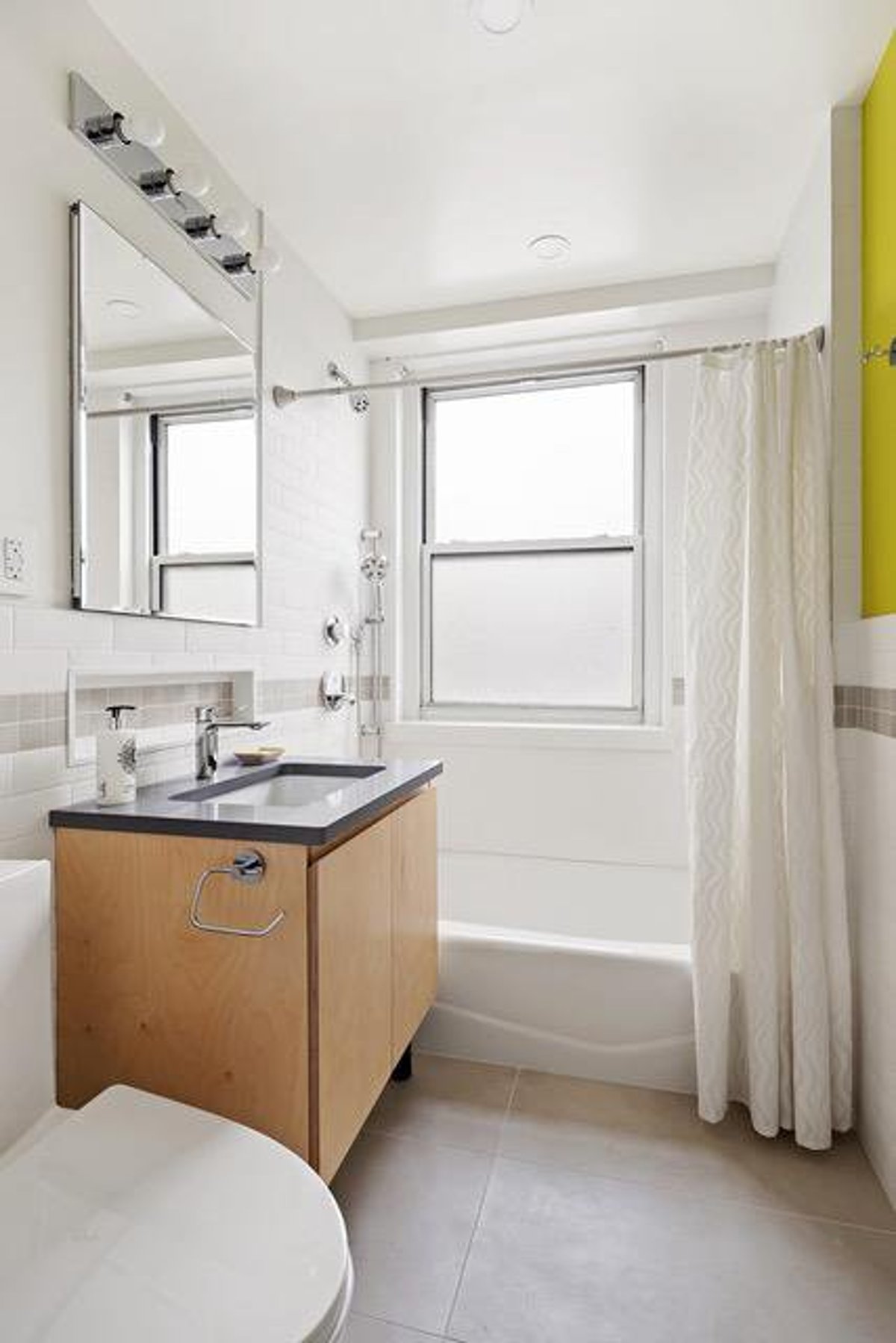 Photo for London Towne House - 360 West 22nd Street Condominium in Chelsea, Manhattan