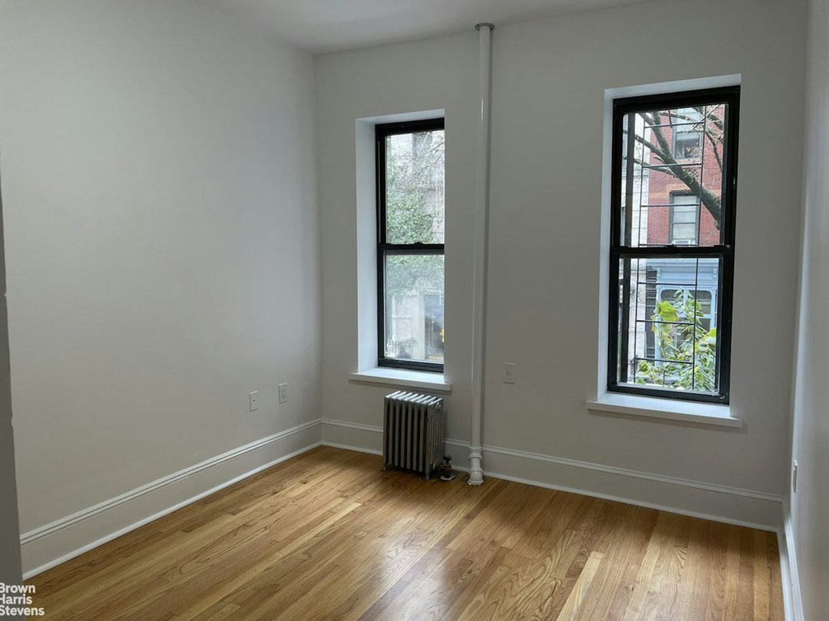 Photo for 415 East 71st Street - 415 East 71St Street Rental Building in Lenox Hill, Manhattan