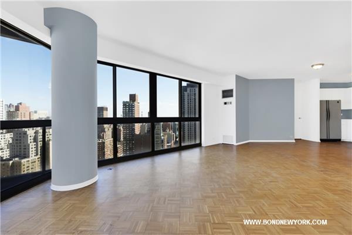 Photo for The Savoy - 200 East 61St Street Condominium in Upper East Side, Manhattan