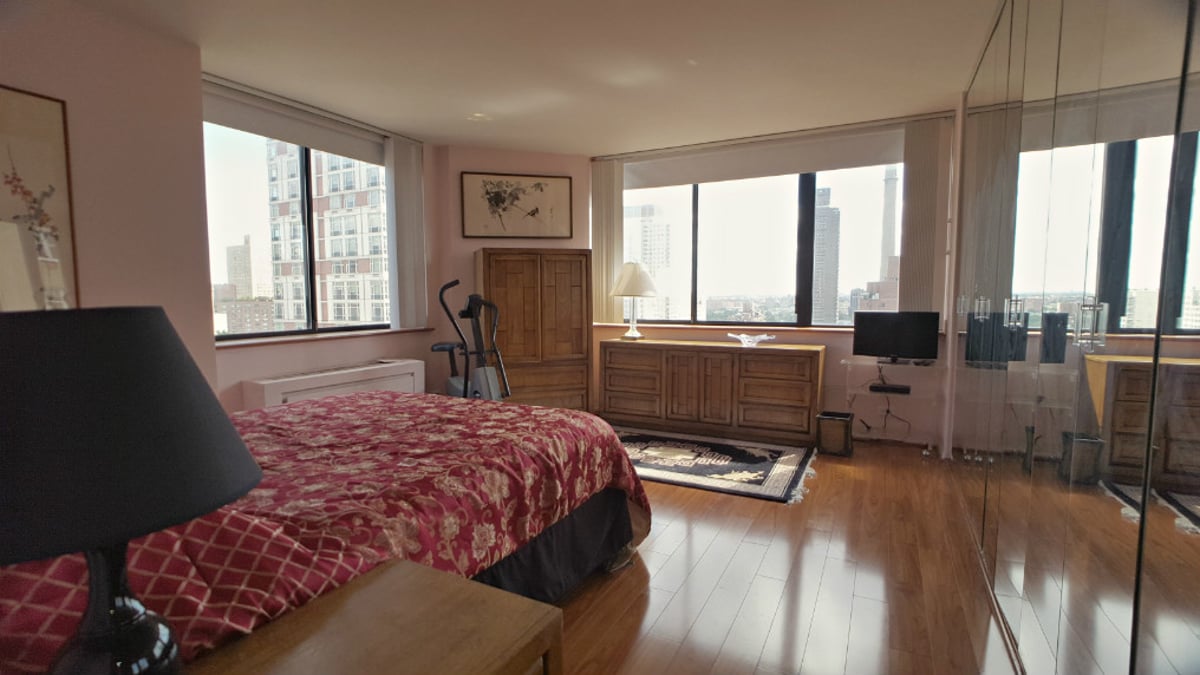 Photo for The Saratoga - 330 East 75th Street Condominium in Upper East Side, Manhattan