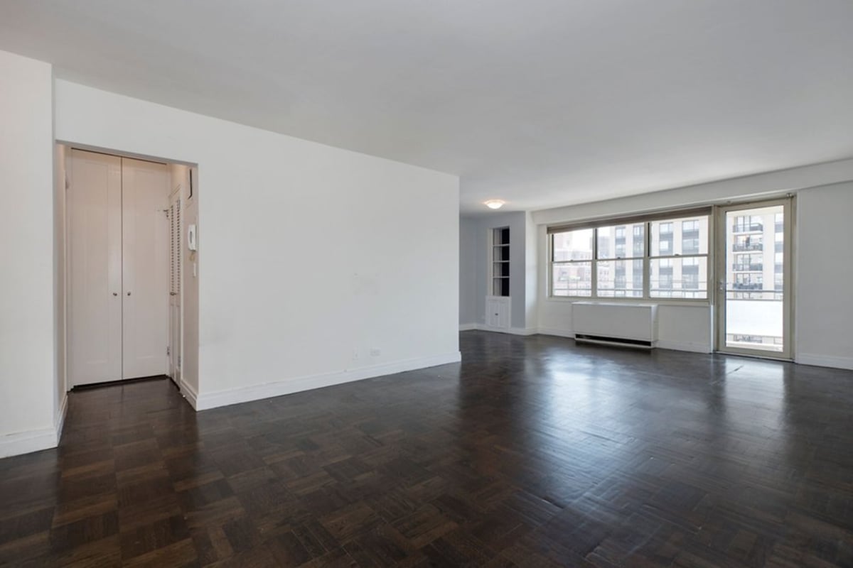 Photo for The Park Lane - 1510 3rd Avenue Rental Building in Upper East Side, Manhattan