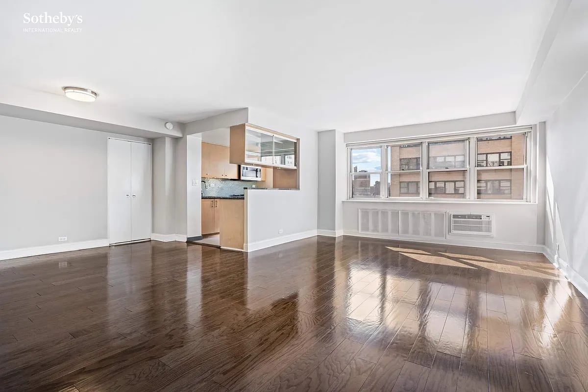 Photo for 155 East 38th Street - 155 East 38th Street Condominium in Murray Hill, Manhattan