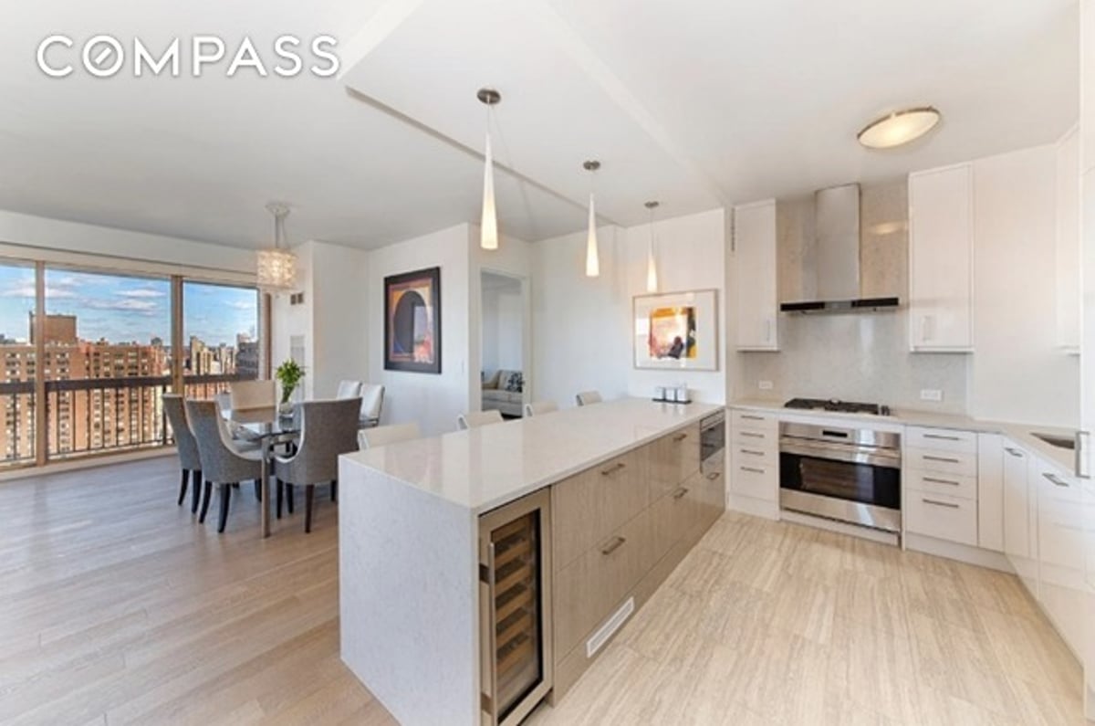 Photo for 200 East 69th Street - 200 East 69th Street Condominium in Upper East Side, Manhattan