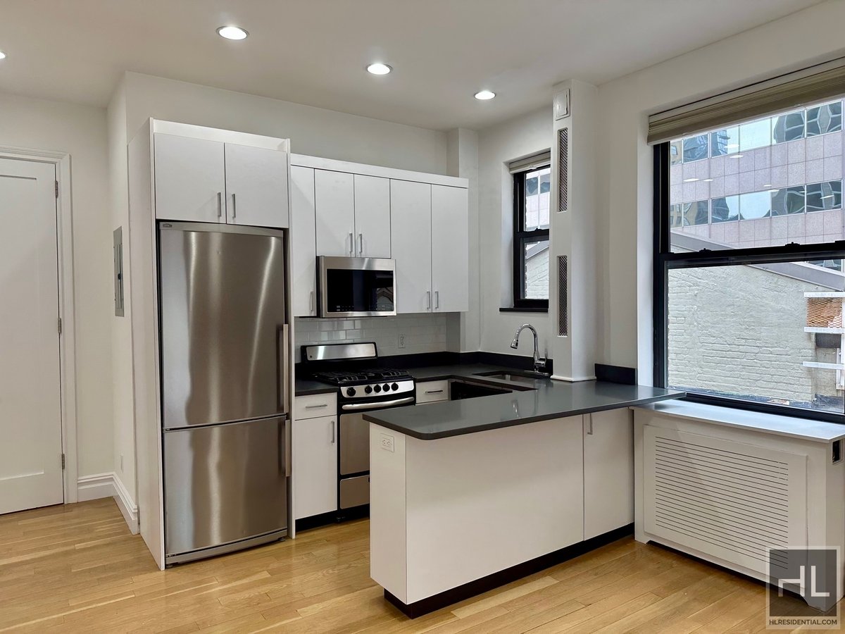 Photo for 140 East 46th Street - 140 East 46th Street Rental Building in Turtle Bay, Manhattan