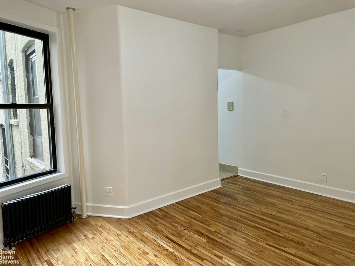 Photo for 415 East 71st Street - 415 East 71St Street Rental Building in Lenox Hill, Manhattan