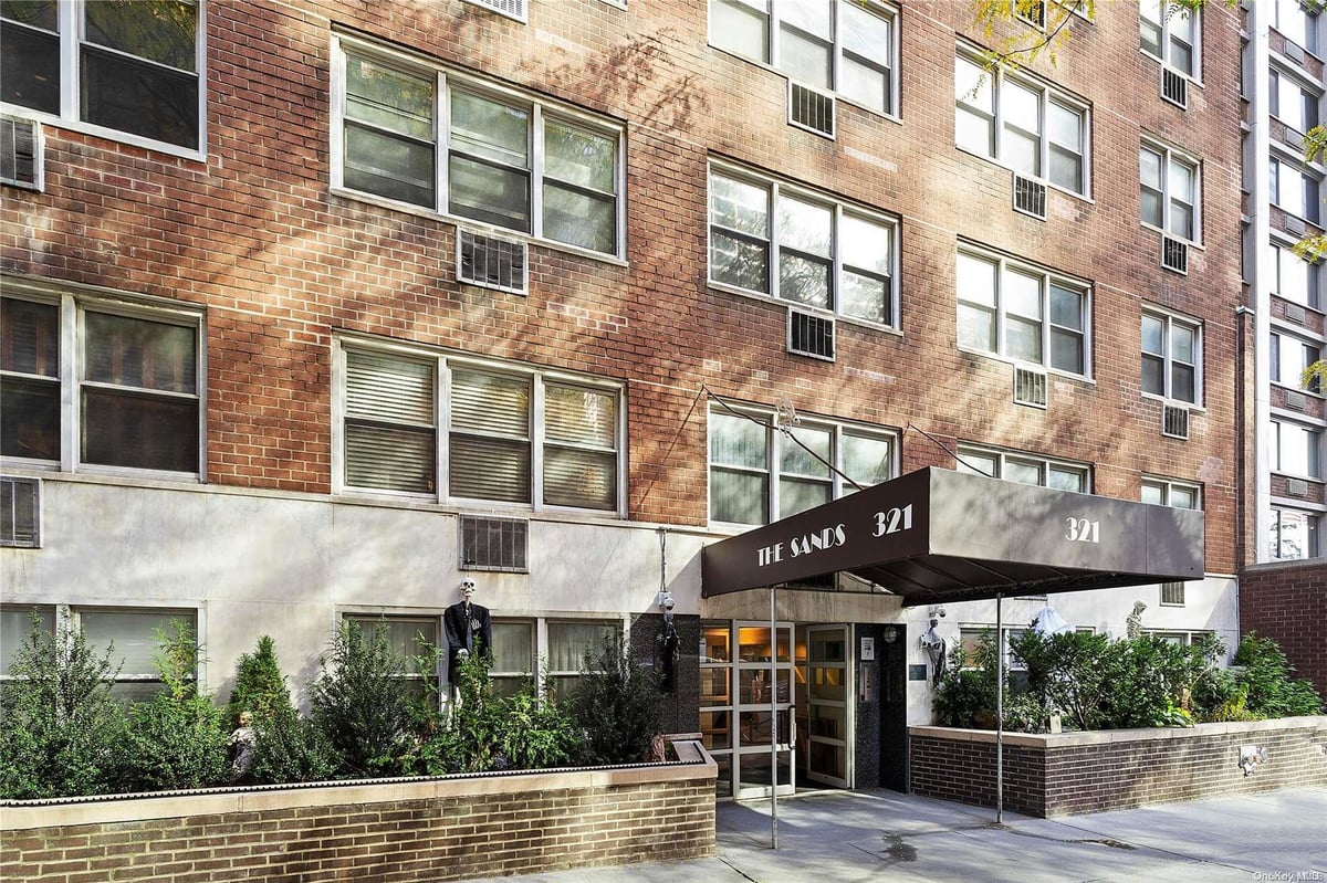 Photo for The Sands - 321 East 45th Street Cooperative in Turtle Bay, Manhattan