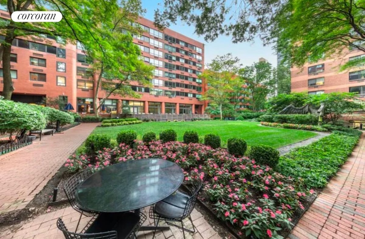 Photo for Carnegie Park Condominium - 200 East 94th Street Condominium in Upper East Side, Manhattan