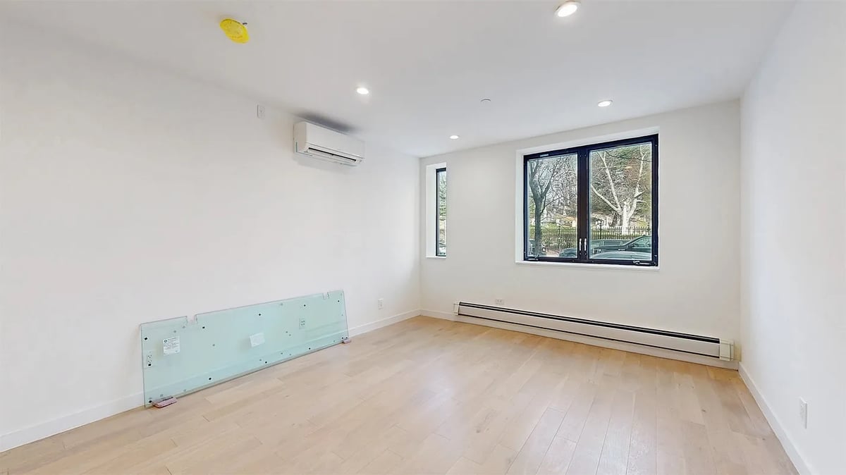 Photo for 800 5th Avenue - 800 5th Avenue Rental Building in Lenox Hill, Manhattan