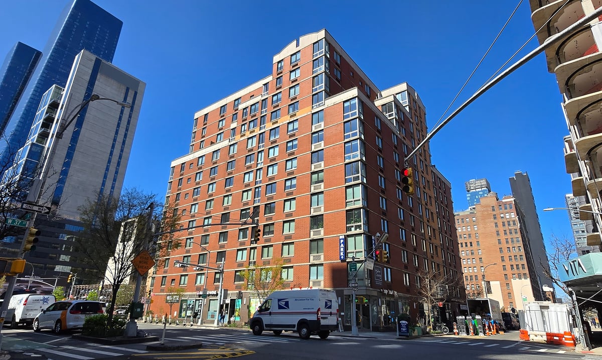 Photo for Hudson Crossing Apartments - 400 West 37th Street Rental Building in Hudson Yards, Manhattan