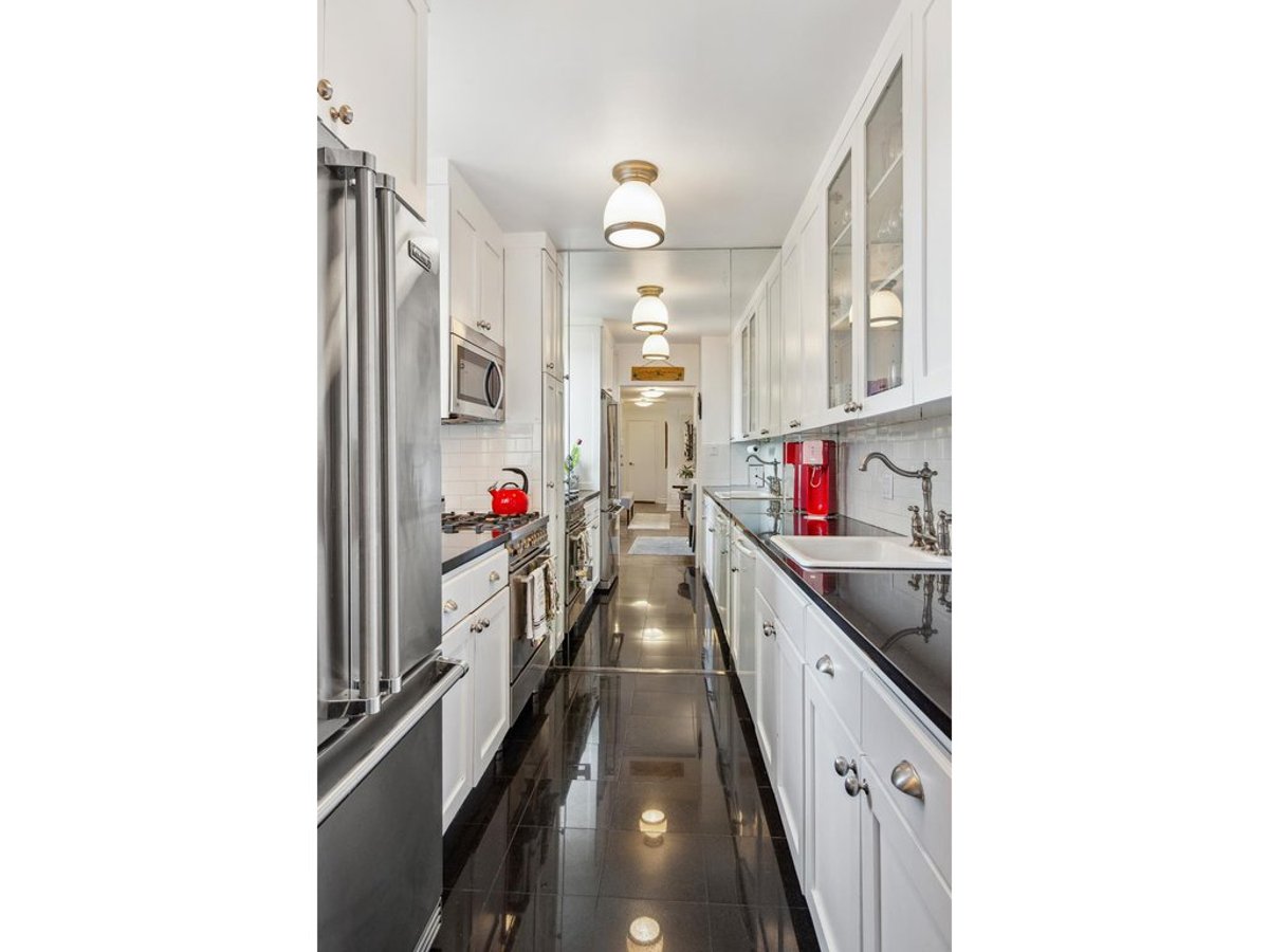 Photo for Carnegie Tower - 115 East 87th Street Condominium in Upper East Side, Manhattan