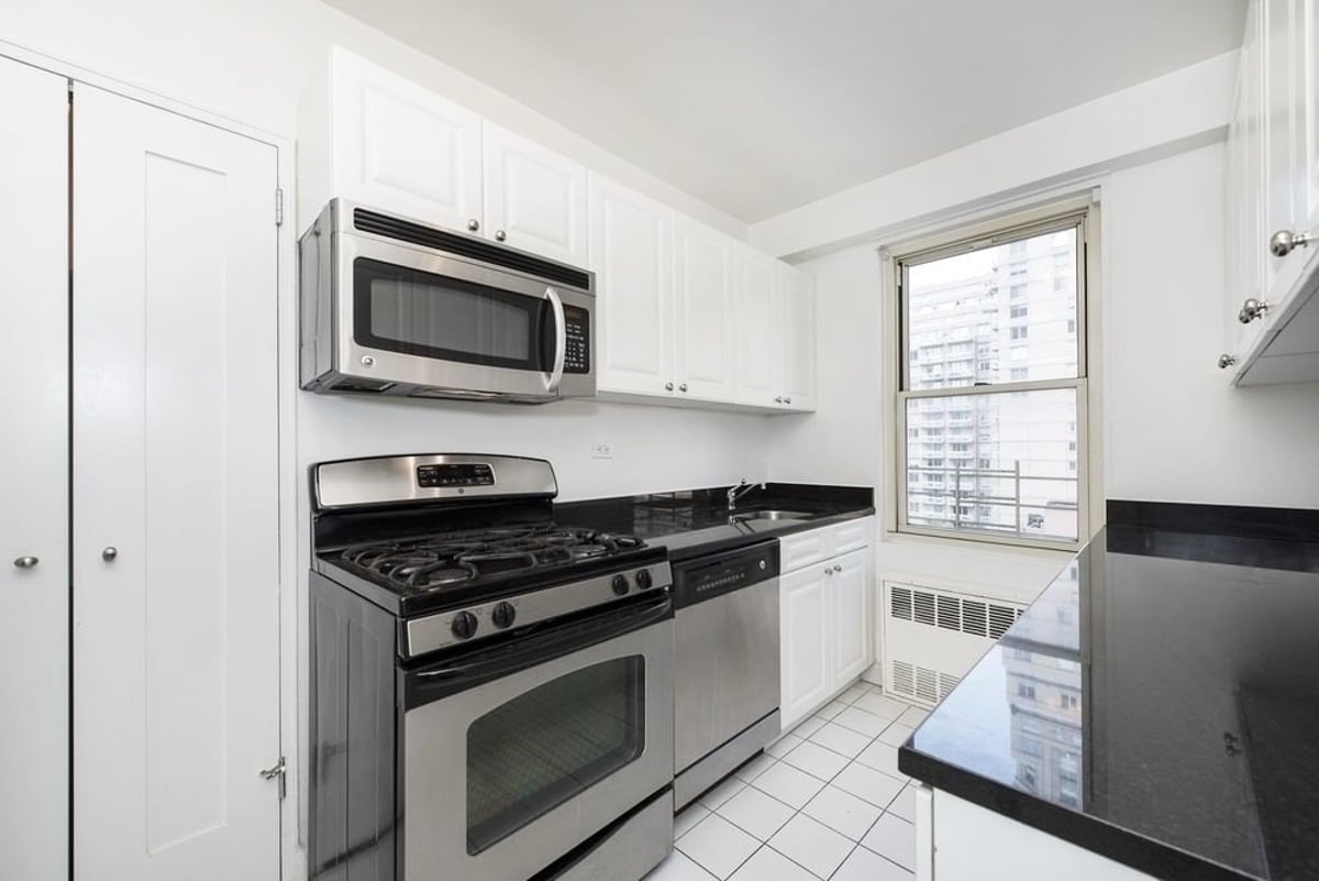 Photo for The Park Lane - 1510 3rd Avenue Rental Building in Upper East Side, Manhattan