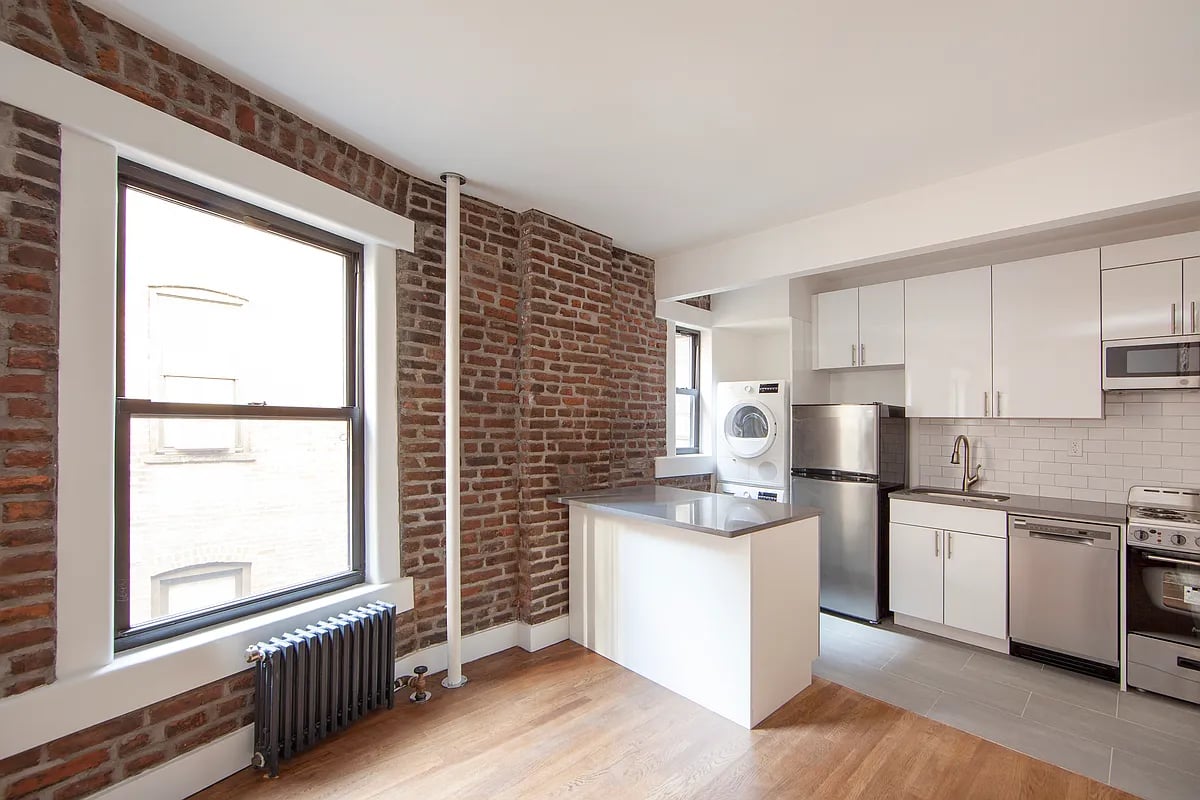 Photo for 83 BAXTER STREET - 83 Baxter Street Rental Building in Chinatown, Manhattan