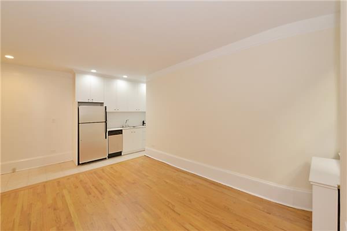 Photo for 562 WEST END AVENUE - 562 West End Avenue Cooperative in Upper West Side, Manhattan