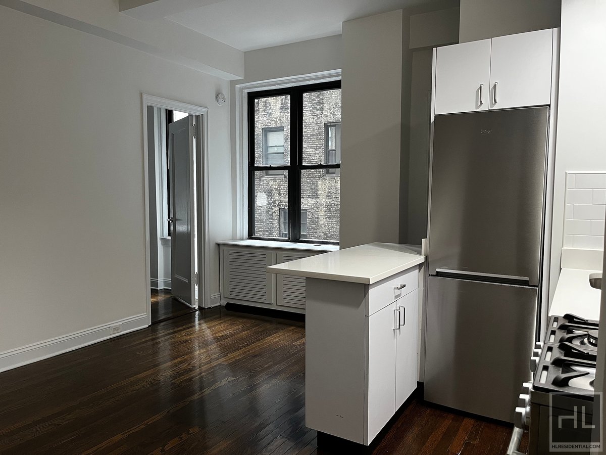 Photo for 140 East 46th Street - 140 East 46th Street Rental Building in Turtle Bay, Manhattan