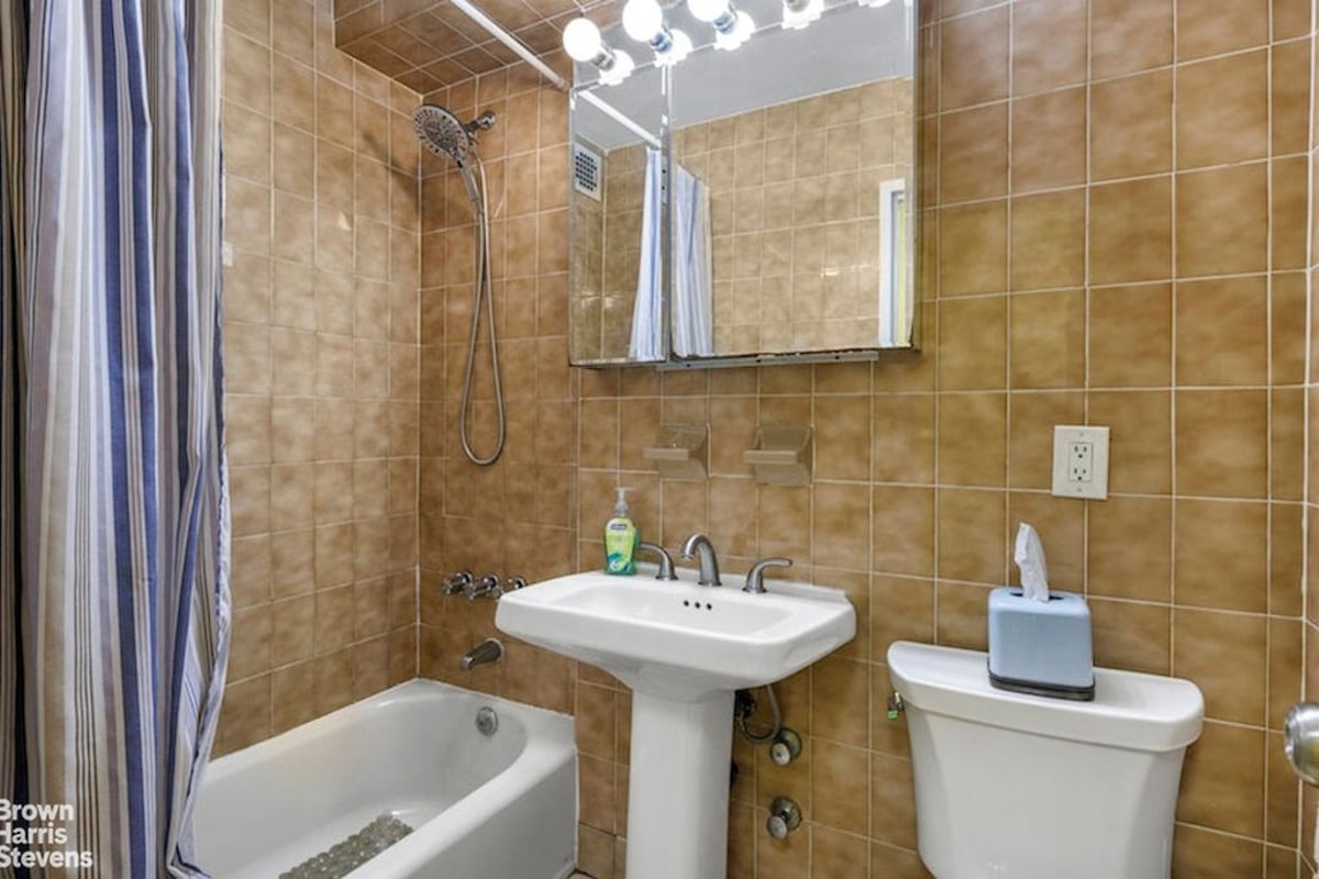 Photo for Sutton Gardens - 420 East 55th Street Cooperative in Midtown East, Manhattan