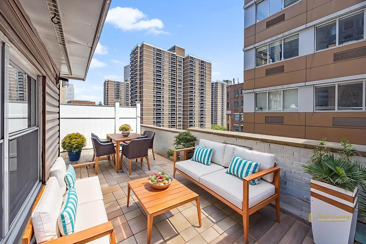 Photo for 88 FULTON - 88 Fulton Street Rental Building in fulton/seaport, Manhattan