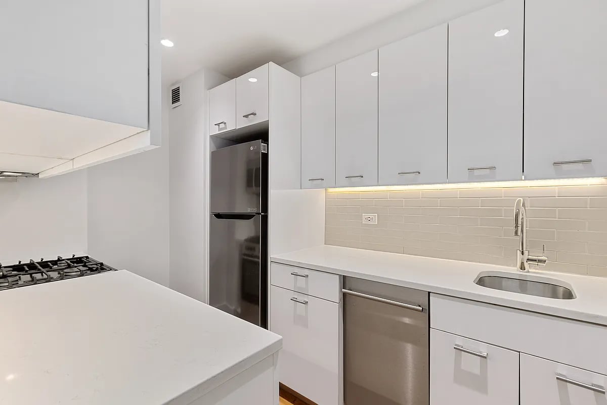 Photo for The Centra - 230 East 44th Street Rental Building in Turtle Bay, Manhattan