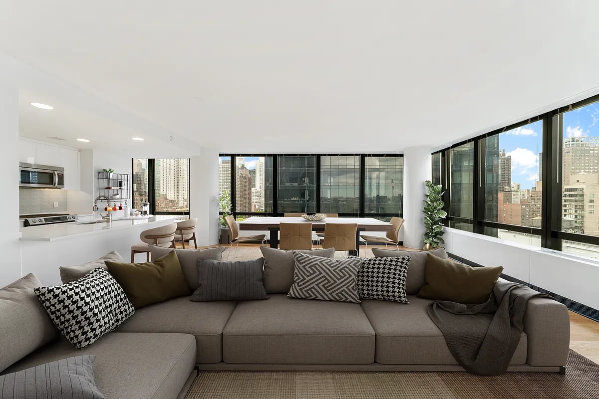 Photo for Two Sutton Place North - 1113 York Avenue Rental Building in Lenox Hill, Manhattan