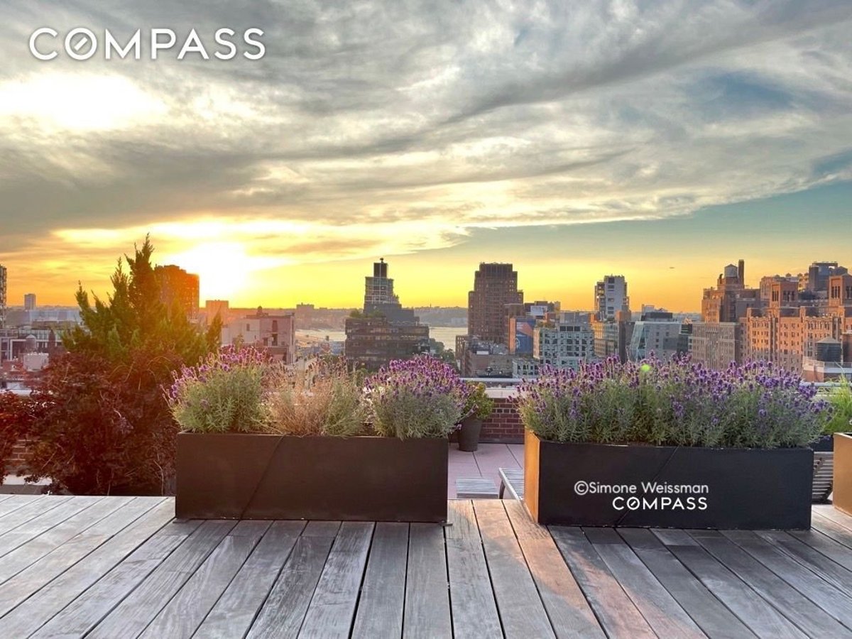 Photo for London Towne House - 360 West 22nd Street Condominium in Chelsea, Manhattan