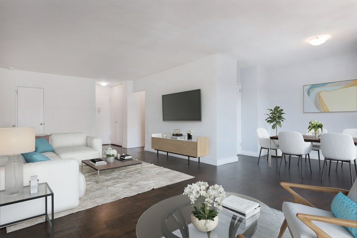 Photo for The Park Lane - 1510 3rd Avenue Rental Building in Upper East Side, Manhattan