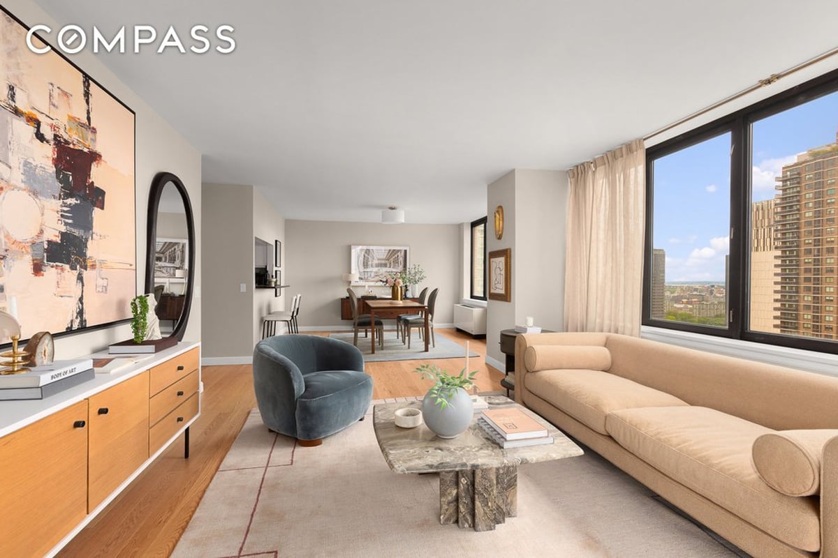 Photo for The Oxford - 422 East 72nd Street Condominium in Upper East Side, Manhattan